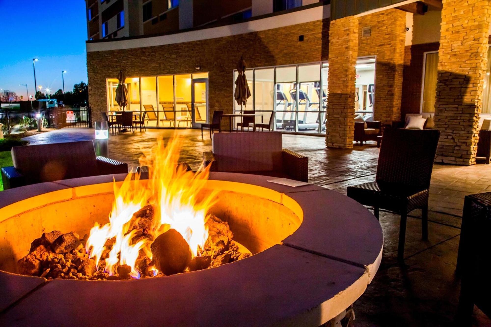 Готель Courtyard By Marriott St. Louis St. Peters Сейнт-Пітерс Екстер'єр фото