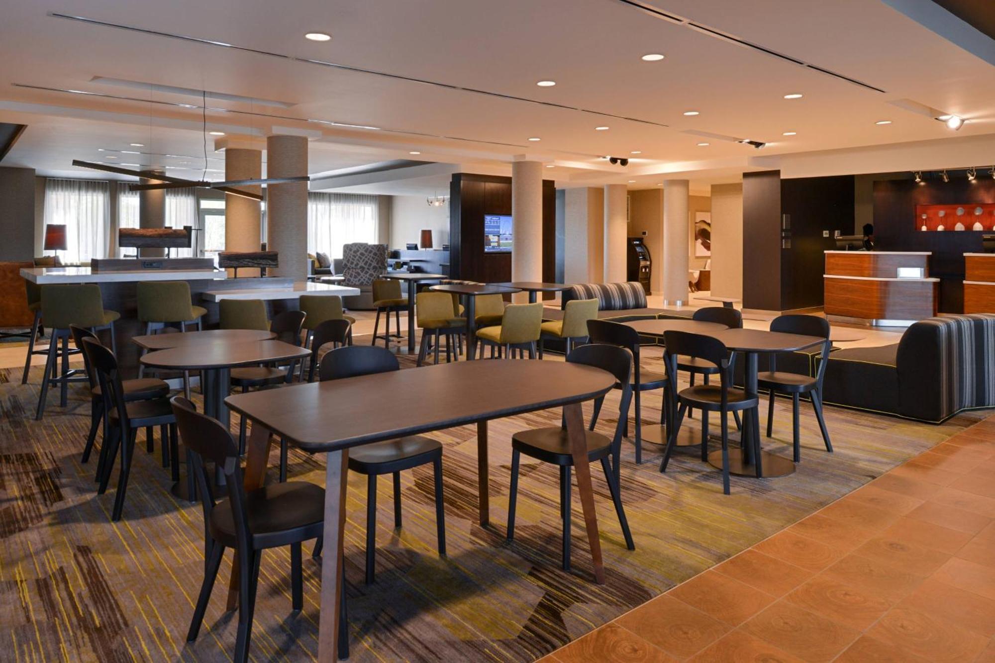 Готель Courtyard By Marriott St. Louis St. Peters Сейнт-Пітерс Екстер'єр фото