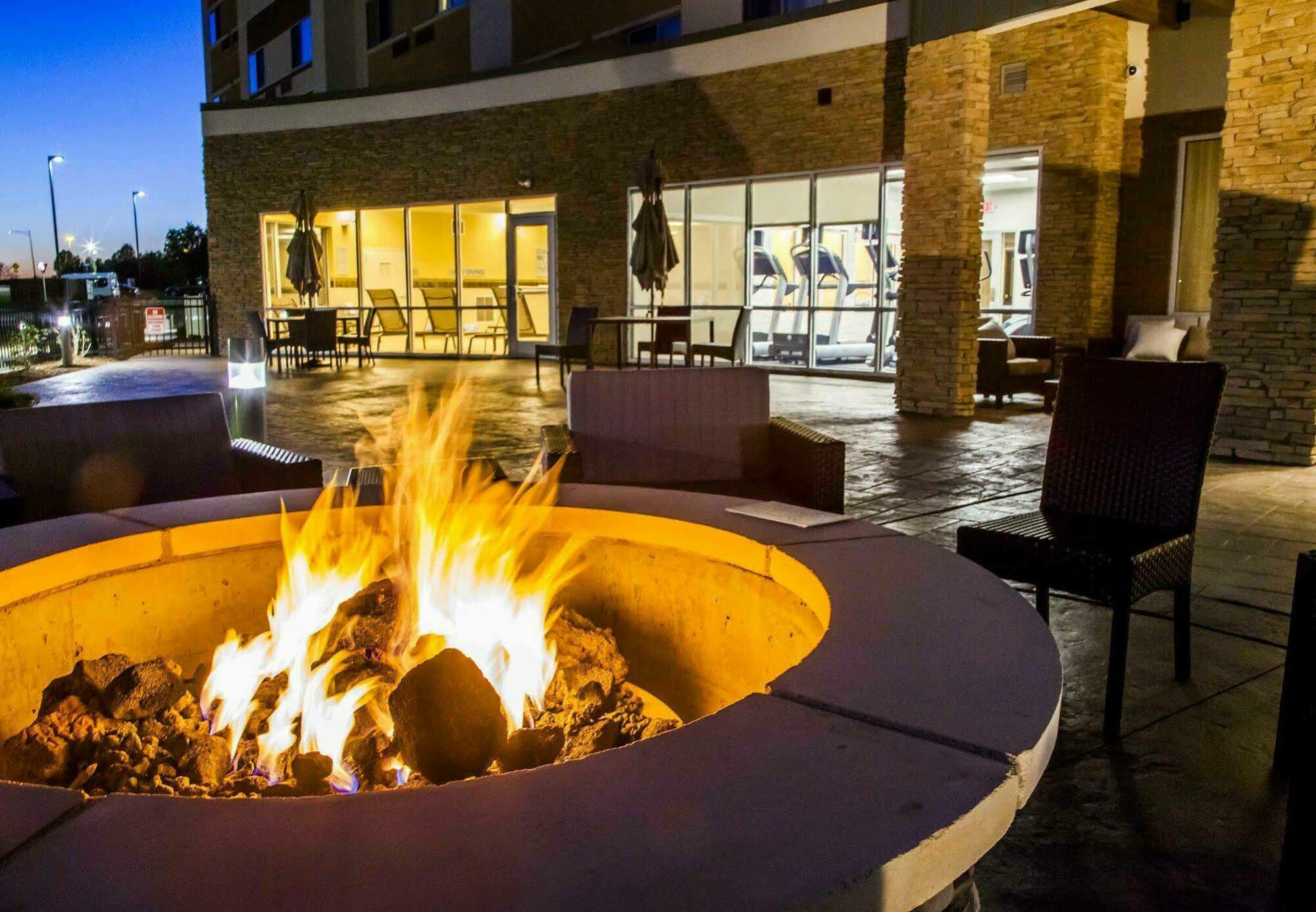 Готель Courtyard By Marriott St. Louis St. Peters Сейнт-Пітерс Екстер'єр фото